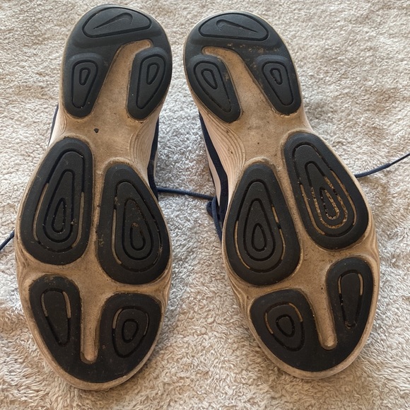 Nike Revolution 4 Athletic Shoes - Picture 5 of 6